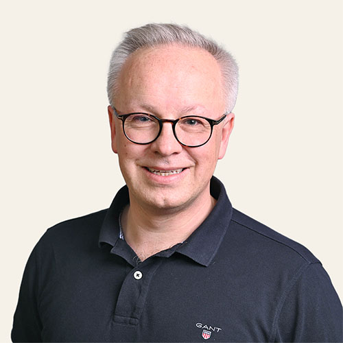 Portraitbild von Dr. med. Christian Reza Onghay, Oberarzt Orthopädie Zentrum für Schmerzmedizin (ZSM)