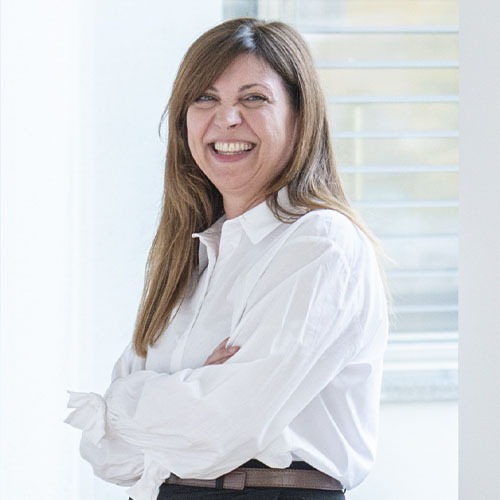 Portraitbild von Anna D’Aversa, Verwaltungsmitarbeiterin, Gruppo Ospedaliero Moncucco