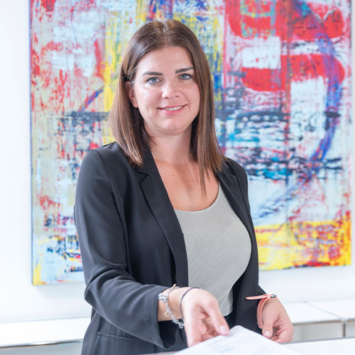 Portraitbild von Elisabetta Paulus, Verwaltungsmitarbeiterin in der neurologischen Ambulanz, Gruppo Ospedaliero Moncucco